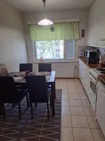 Cozy apartment building - Image 5