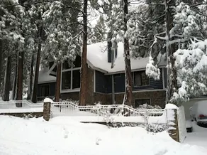 Mountain Retreat with Sauna and Hot Tub Sleeps 12 - Image 2