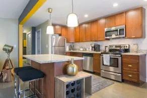Executive Apartment on Lake Michigan with parking - Image 5