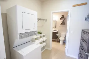 Modern 1 Bed Fast WiFi Parking W/D Desk - Image 4