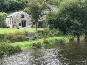 Beautiful, High Quality, Riverside Cottage - Image 2