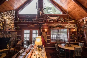 Charming Cabin right on Round Lk in Richardson Bay - Image 2