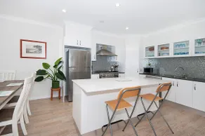 LUXURY 2 BED! Spacious & central to everything! - Image 4
