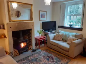 Characterful 2 bed cottage in excellent location - Image 2