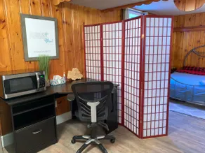 Cozy Winter Cabin Near BOS, Airport w/Parking - Image 5