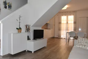 Seaside house with private garden - Image 3