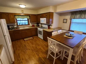 Game Room with a 4 Bedroom House - Image 4