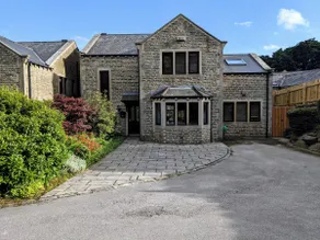 Detached 4 Bedroom Luxury Home - Image 4