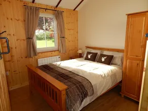 The Log Cabin - Image 3