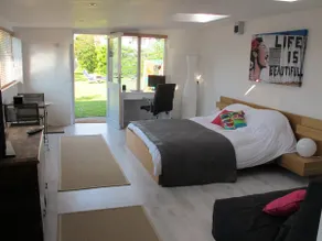 The Studio Christchurch B&B Luxury Garden Room - Image 2