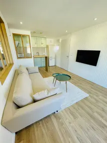 Nice accommodation with pool facing the sea - Image 3