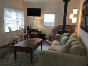 Dolphin House - Great Location! *30 day min stay* - Image 3