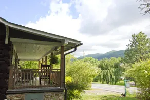 Log Cabin~Hot Tub-~Walk To Town~on Appalachian Trail~wi-fi~ - Image 4