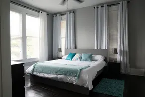 Comfy king bed, walk to the Riverwalk and Pearl - Image 2