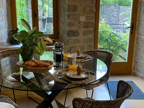 La Chouette, Cozy Retreat with Breathtaking Views - Image 3