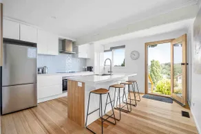 Cosy 4BR Beach Bungalow with Stunning Sunsets - Image 2