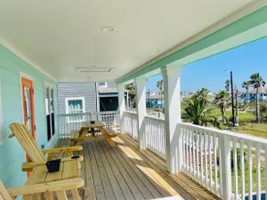 Bay views Cottage w/private suite, 4 min from beach and Moody Gardens  - Image 5