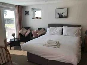 Mount Farm - Tom's Place, Detached Guest Suite - Image 3