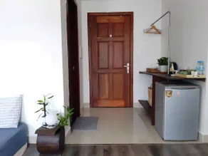 Elegant Apt at Toul Sleng Museum/balcony-FREE GYM - Image 5