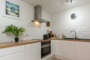 Townhouse for 5, near The Oracle, fast WIFI, patio - Image 2