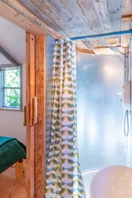 Lime Tree Cabin, rustic nr coast, nr St Ives - Image 3