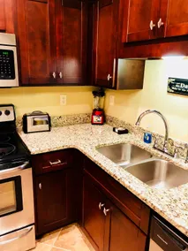 Oxford Condo-Minutes from Campus and Square - Image 4