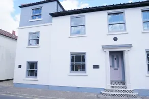 New street Luxury town house in the centre of Holt with free PARKING for one car - Image 5
