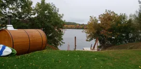 3 Bedroom Waterfront House with Barrel Sauna - Image 4