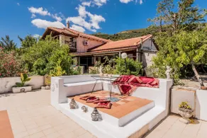JPS spacious summer villa with pool - Image 3