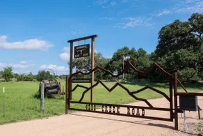 Bunkhouse on Creek Road - Image 3