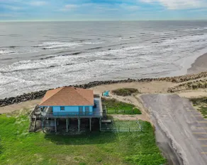 Just Beachy at the Pass- Beachfront property - Image 4