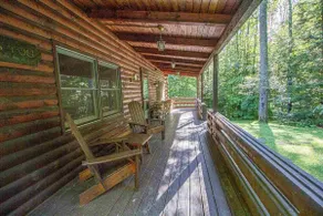 Leonard’s Log - Private Hot Tub, Fire Pit, A/C - Image 2