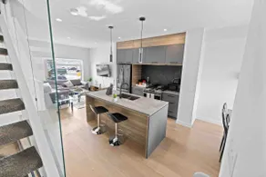 •Modern Family King Bed Suite Near Roger Center• - Image 3