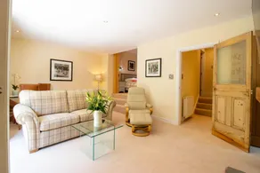 Stunning Riverside Apartment - Image 3