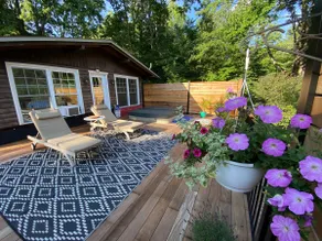 Garden Spa Terrasse Cozy Cottage near Lake Dunham - Image 4