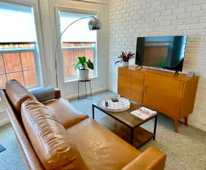 Toadhaus Modern Studio Suite in Athens GA Residential UGA artsy  - Image 3
