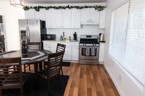 Elegant 3 bedroom residential home with free parking on premises. - Image 4