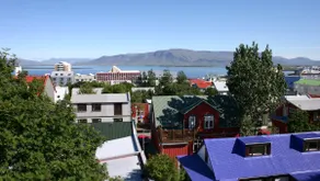 Loft apartment with sea view in centre - Image 5