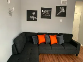 Lovely 4-bedroom apartment! 15 mins from Downtown - Image 3