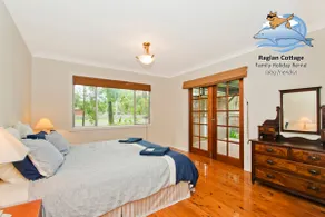 Raglan Cottage @Curley's Bay waterfront, screened deck, pets ✅️   ⛱️ 600m WiFi - Image 3