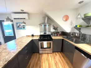 A modern Pied-à-terre on the coast of Maine. - Image 3