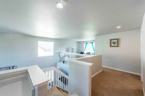 A spacious 4 bedroom 3.5 bathroom - Image 2
