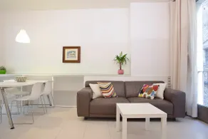 Superb Location Apt for 4 pax By MyRentalHost - Image 5