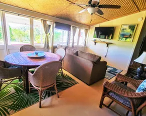 Old Hawaii's Rustic Charm - Elua - Image 5