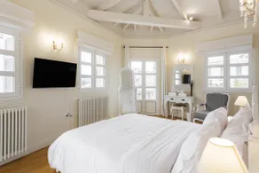 Aerides 3 Luxury Suites - Image 4