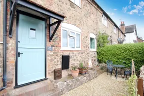 Romantic & Cosy Cottage with Direct Access to the Hills - Image 5