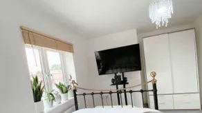 Bicester Homestay Entire Home 10min walk to Bicester Village 650m - Image 3