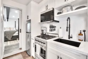 Trendy Guest Suite - Close to Beaches w/EV Charger - Image 5