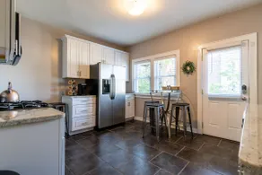 Stunning Vintage/Modern Brady St Home! Very Walkable, Deck, Fire Pit, Great Find - Image 4
