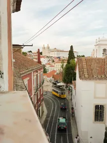 Tram 28: Perfect View over Alfama! - Image 4